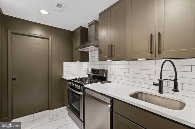 822 S 5TH ST, Philadelphia, PA 19147