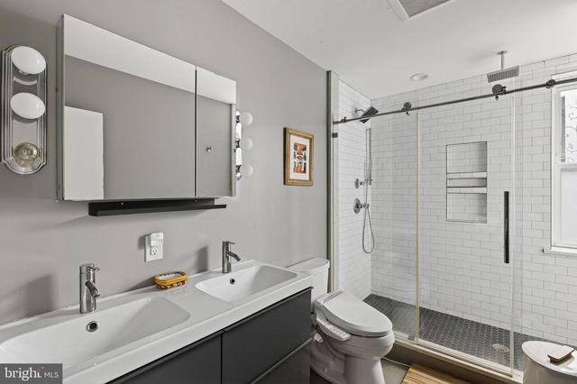 822 S 5TH ST, Philadelphia, PA 19147