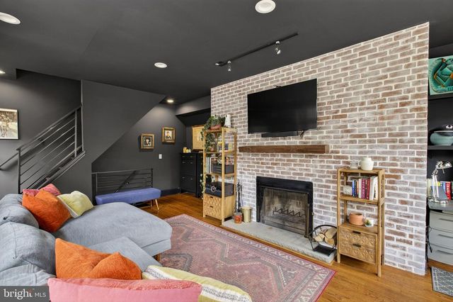 822 S 5TH ST, Philadelphia, PA 19147