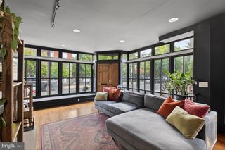 822 S 5TH ST, Philadelphia, PA 19147