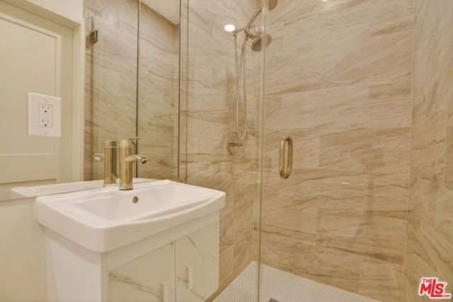 136 S Edgemont Street, Los Angeles, CA 90004