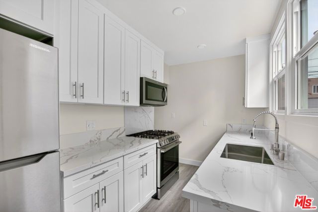 136 S Edgemont Street, Los Angeles, CA 90004