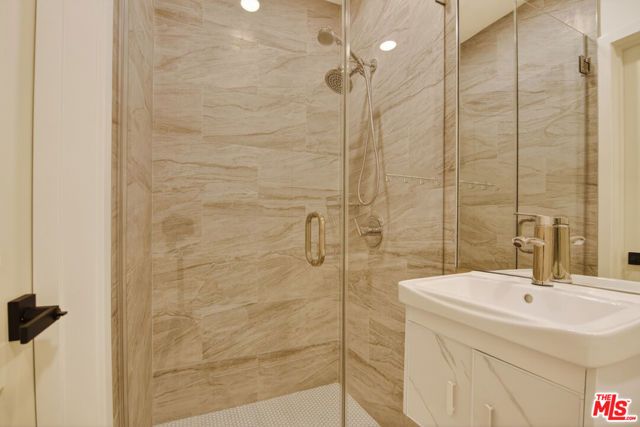 136 S Edgemont Street, Los Angeles, CA 90004