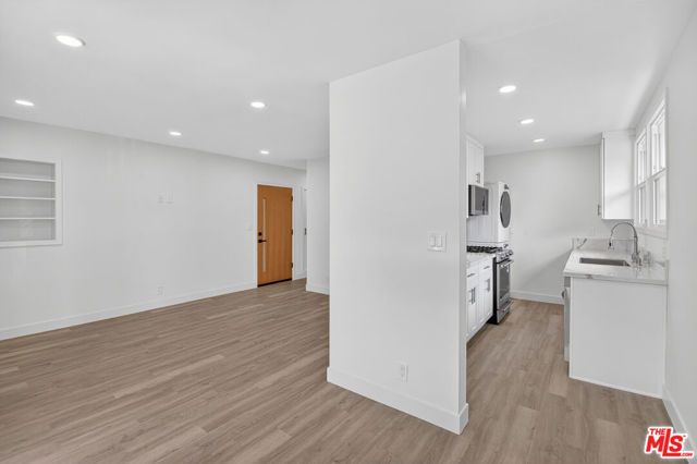 136 S Edgemont Street, Los Angeles, CA 90004