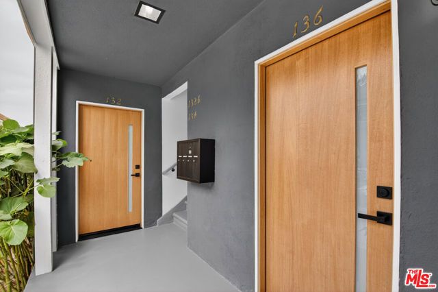 136 S Edgemont Street, Los Angeles, CA 90004