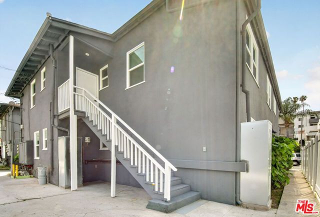 136 S Edgemont Street, Los Angeles, CA 90004