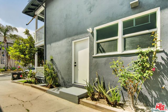 136 S Edgemont Street, Los Angeles, CA 90004