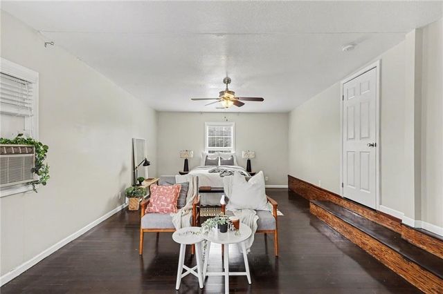 2900 E RED BRIDGE Road, Kansas City, MO 64137