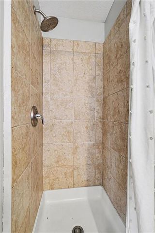 2900 E RED BRIDGE Road, Kansas City, MO 64137