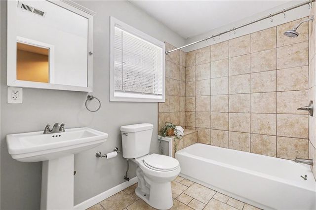 2900 E RED BRIDGE Road, Kansas City, MO 64137