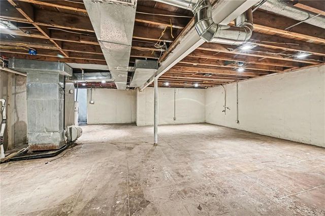 2900 E RED BRIDGE Road, Kansas City, MO 64137