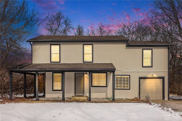 2900 E RED BRIDGE Road, Kansas City, MO 64137