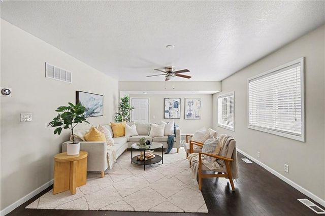 2900 E RED BRIDGE Road, Kansas City, MO 64137