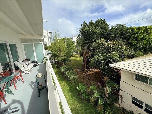 3212 NE 12th Street 303, Pompano Beach, FL 33062