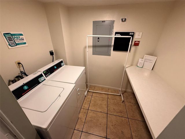 3212 NE 12th Street 303, Pompano Beach, FL 33062
