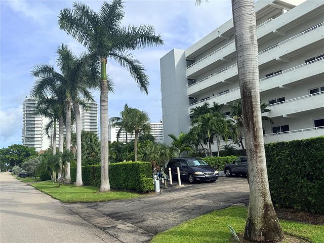 3212 NE 12th Street 303, Pompano Beach, FL 33062