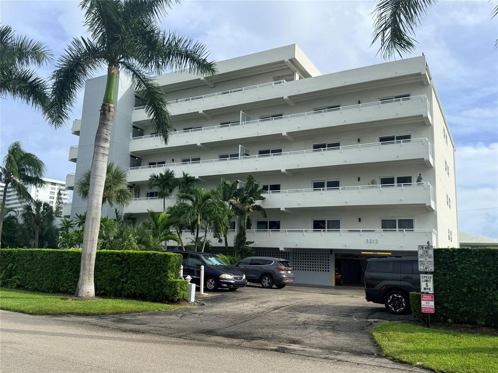 3212 NE 12th Street 303, Pompano Beach, FL 33062