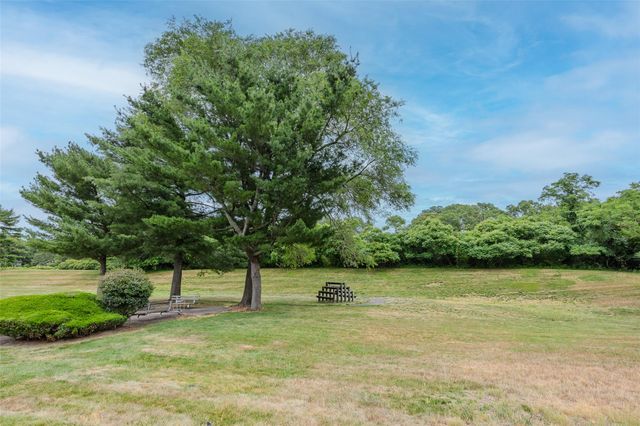 95 Pointe Circle S 95, Coram, NY 11727