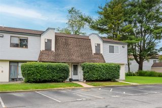 95 Pointe Circle S 95, Coram, NY 11727