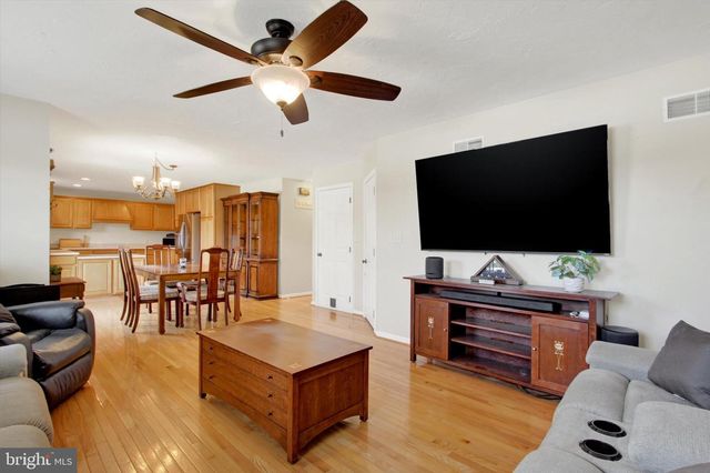 239 RACE HORSE RD, Hanover, PA 17331