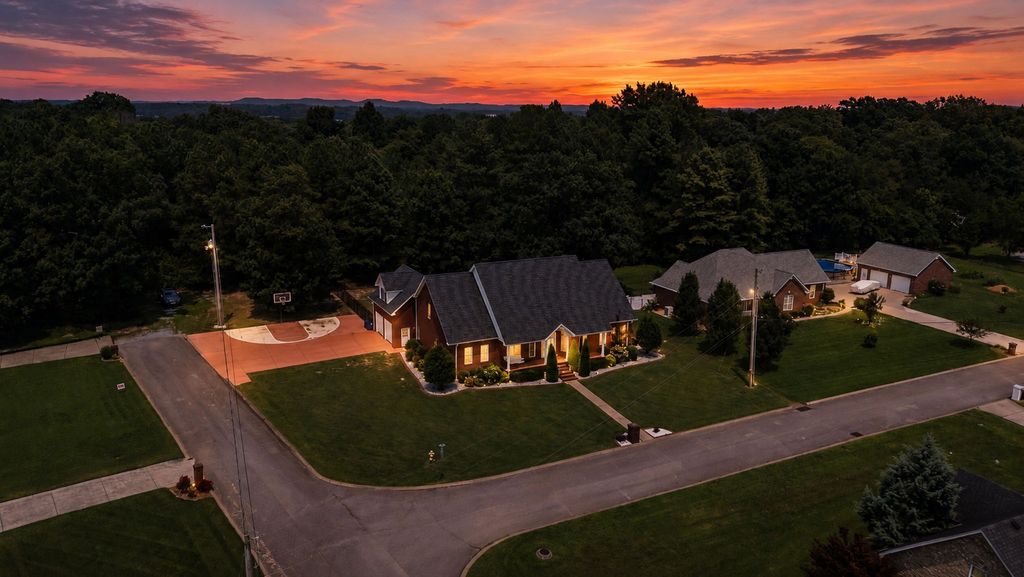 106 Finch Ln, Shelbyville, TN 37160