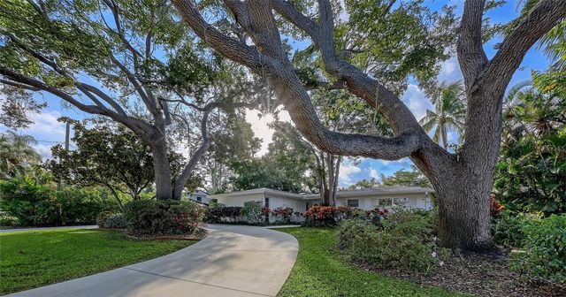 1672 SHORELAND DRIVE, Sarasota, FL 34239