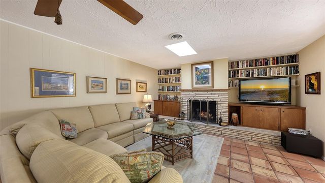 1672 SHORELAND DRIVE, Sarasota, FL 34239