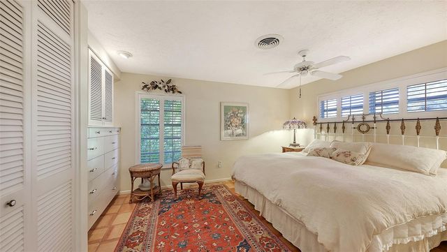 1672 SHORELAND DRIVE, Sarasota, FL 34239