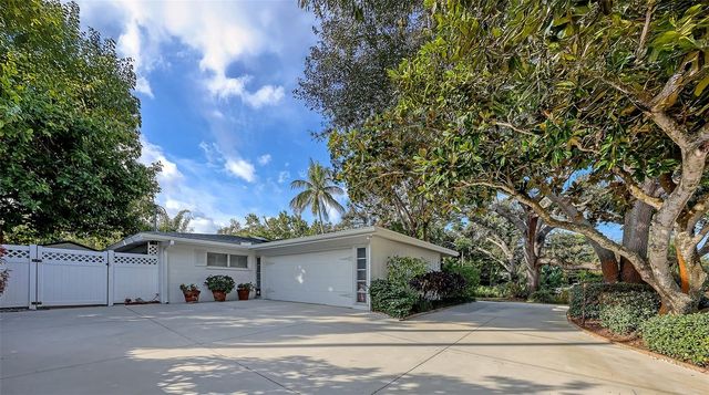 1672 SHORELAND DRIVE, Sarasota, FL 34239