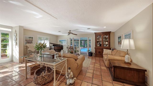1672 SHORELAND DRIVE, Sarasota, FL 34239