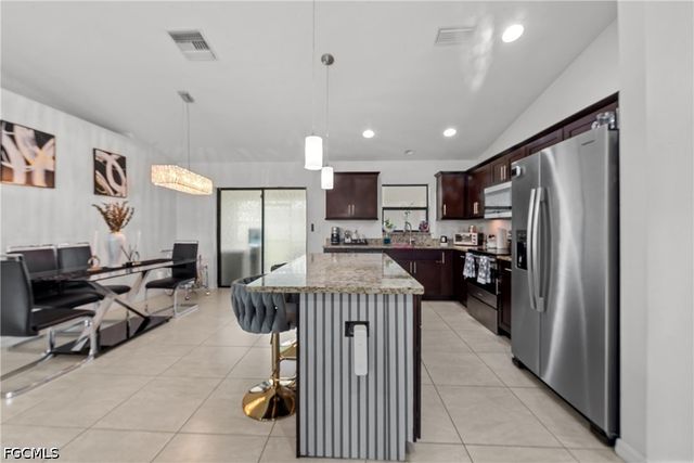 623 SE 3rd ST, Cape Coral, FL 33990