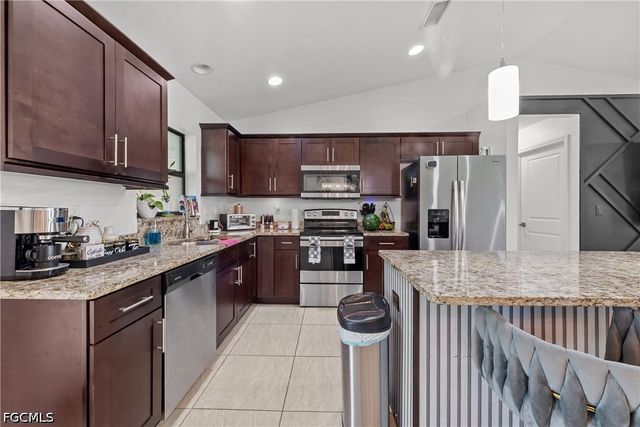 623 SE 3rd ST, Cape Coral, FL 33990