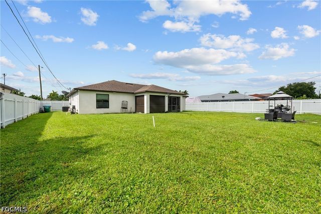 623 SE 3rd ST, Cape Coral, FL 33990