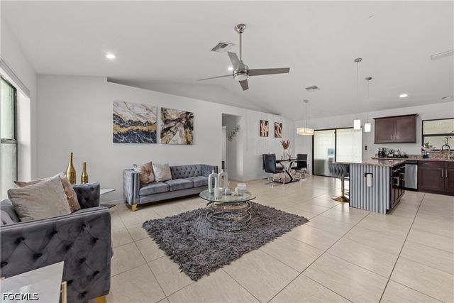 623 SE 3rd ST, Cape Coral, FL 33990