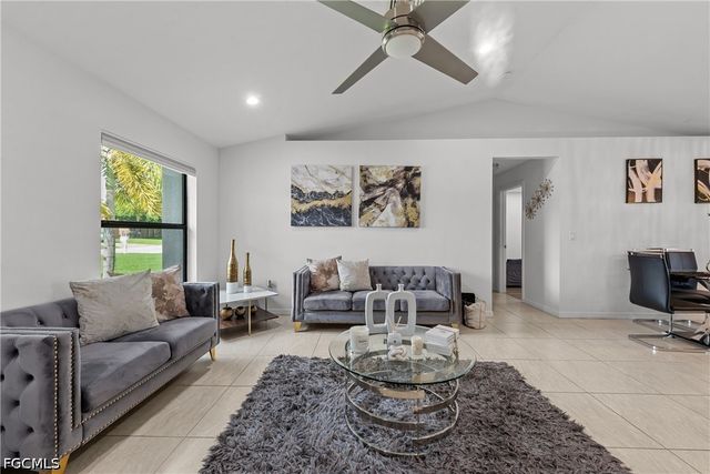 623 SE 3rd ST, Cape Coral, FL 33990