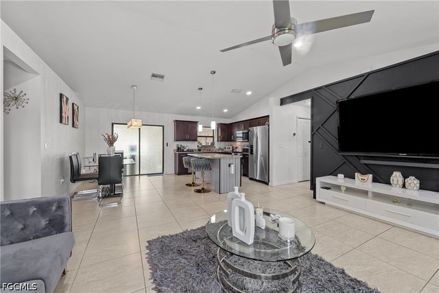623 SE 3rd ST, Cape Coral, FL 33990