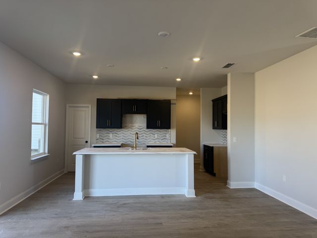 127 Dahlia Dr, La Vergne, TN 37086