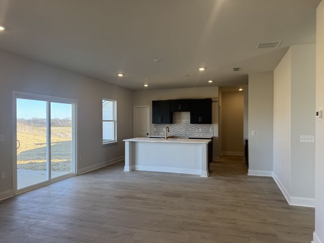 127 Dahlia Dr, La Vergne, TN 37086