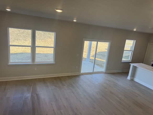 127 Dahlia Dr, La Vergne, TN 37086