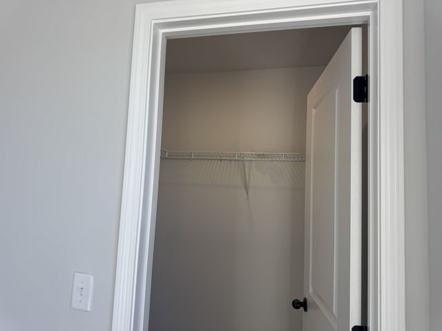 127 Dahlia Dr, La Vergne, TN 37086