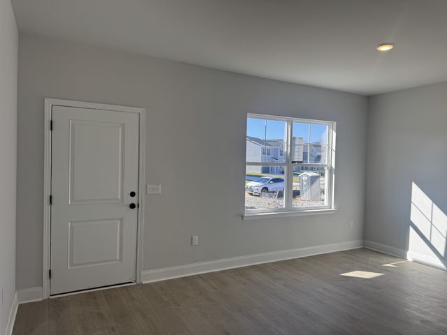 127 Dahlia Dr, La Vergne, TN 37086