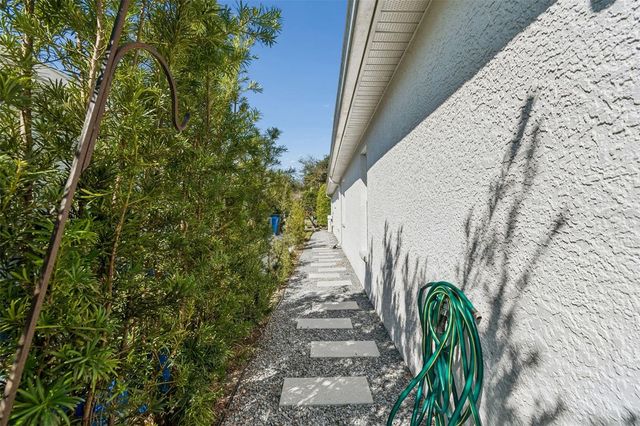 18617 LE DAUPHINE PLACE, Lutz, FL 33558