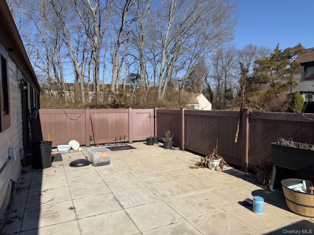 92 Gauguin Court 92, Middle Island, NY 11953