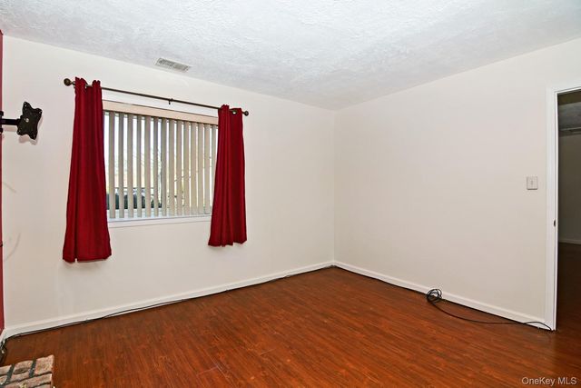 92 Gauguin Court 92, Middle Island, NY 11953