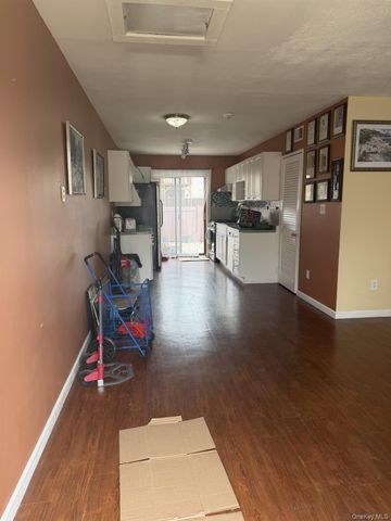 92 Gauguin Court 92, Middle Island, NY 11953