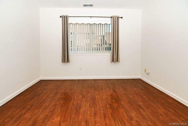 92 Gauguin Court 92, Middle Island, NY 11953