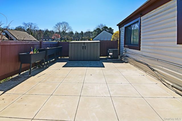92 Gauguin Court 92, Middle Island, NY 11953