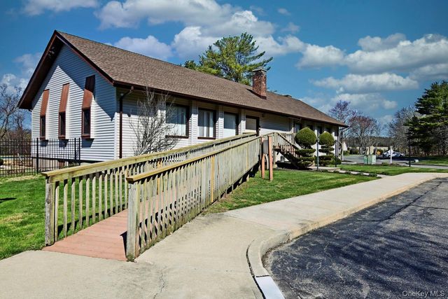 92 Gauguin Court 92, Middle Island, NY 11953