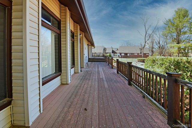92 Gauguin Court 92, Middle Island, NY 11953