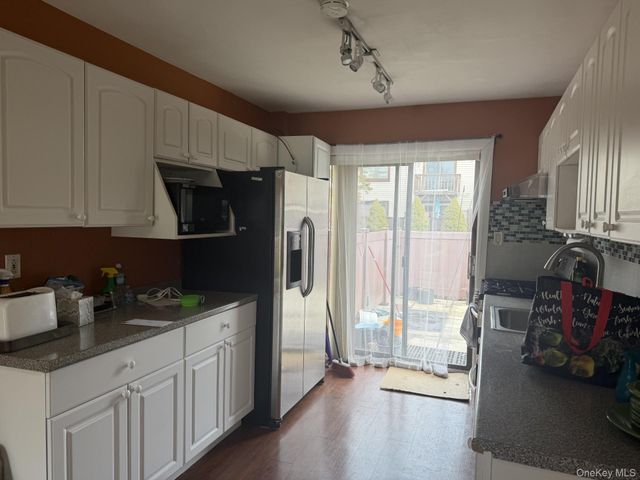 92 Gauguin Court 92, Middle Island, NY 11953